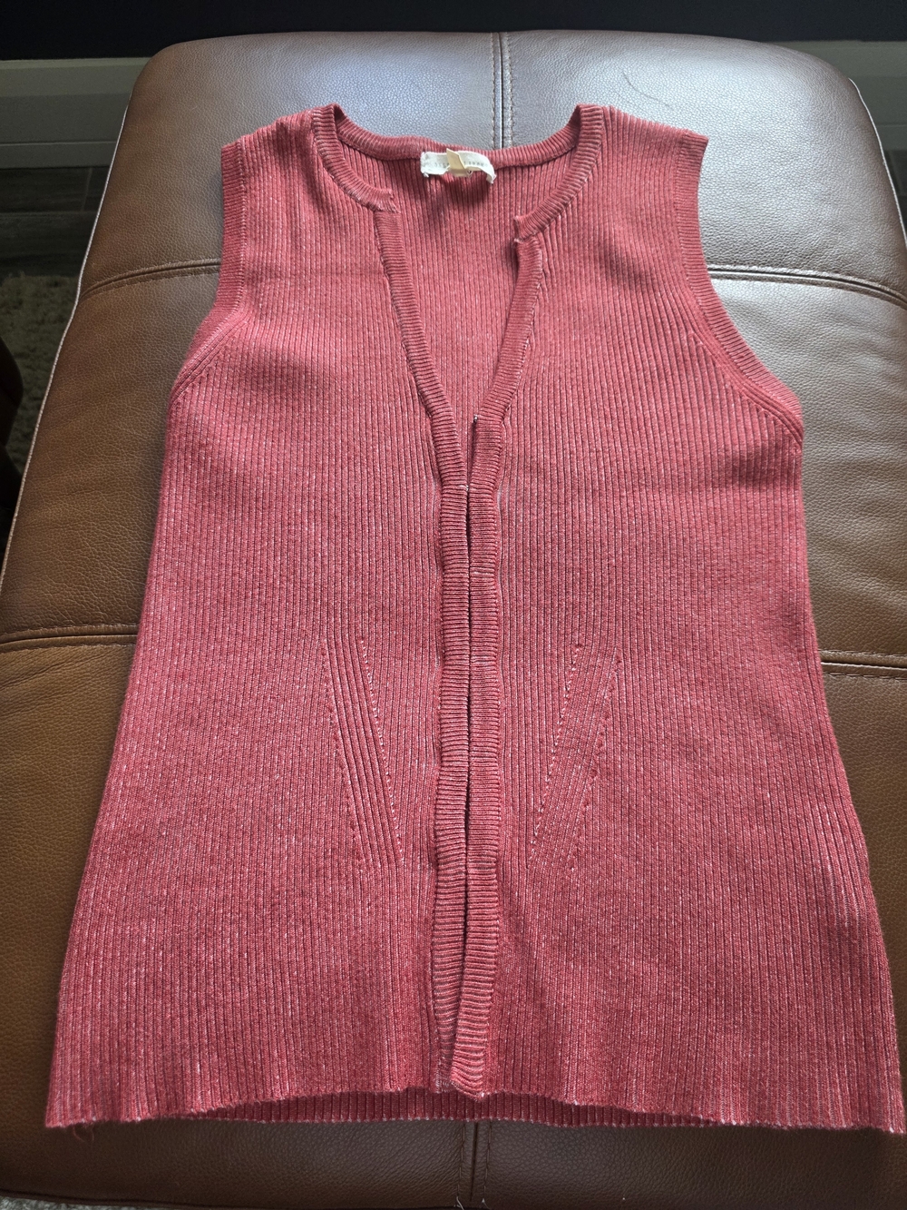 Gilded Intent Sleeveless V-Neck Ribbed Knit Vest - Rose